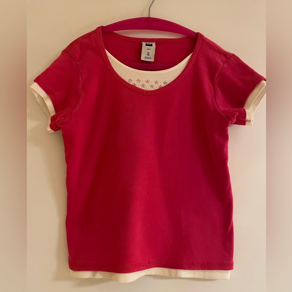 GAP T Shirt , Size M , Fuchsia colored , with a dual color embellished neckline